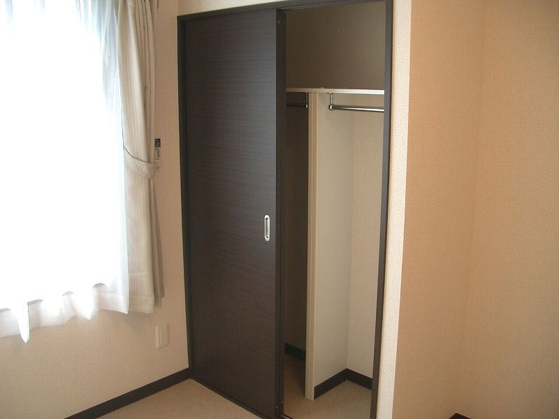 レオネクストアメニティー清水 収納