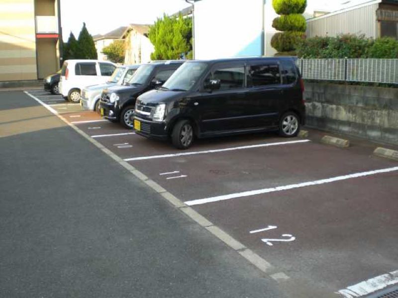 レオパレス蓮町 駐車場