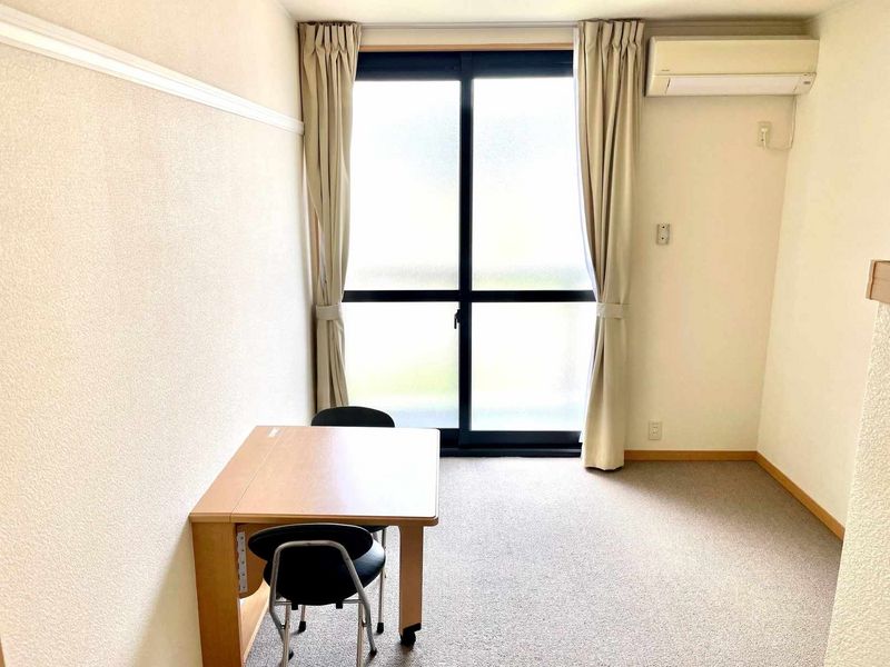 レオパレスミルキーウェイ 居間