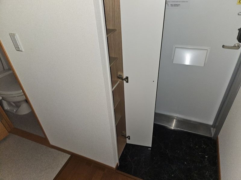 レオパレスカトレア 玄関