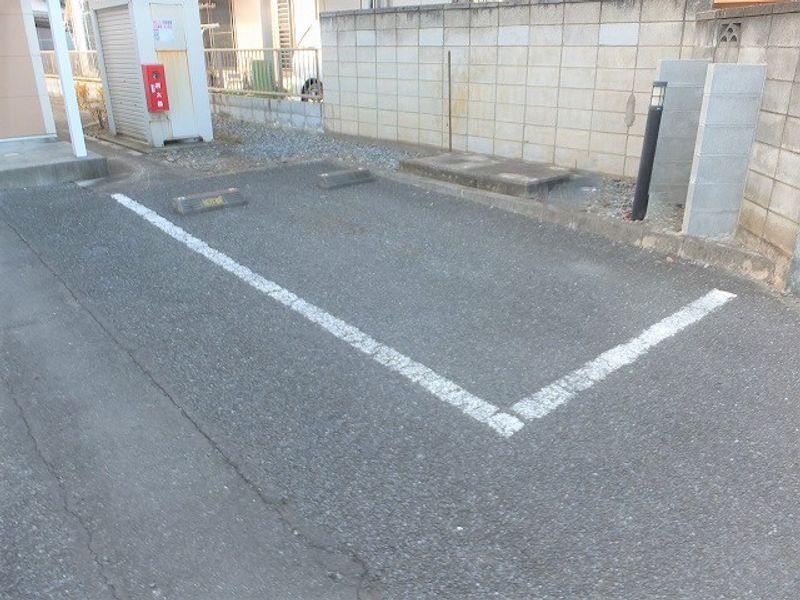 レオパレスオー・ルージュ 駐車場