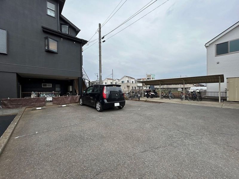 レオパレスフォレストⅡＡ 駐車場