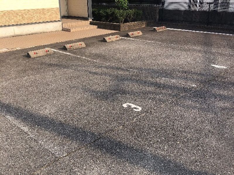 レオパレス碧新 駐車場