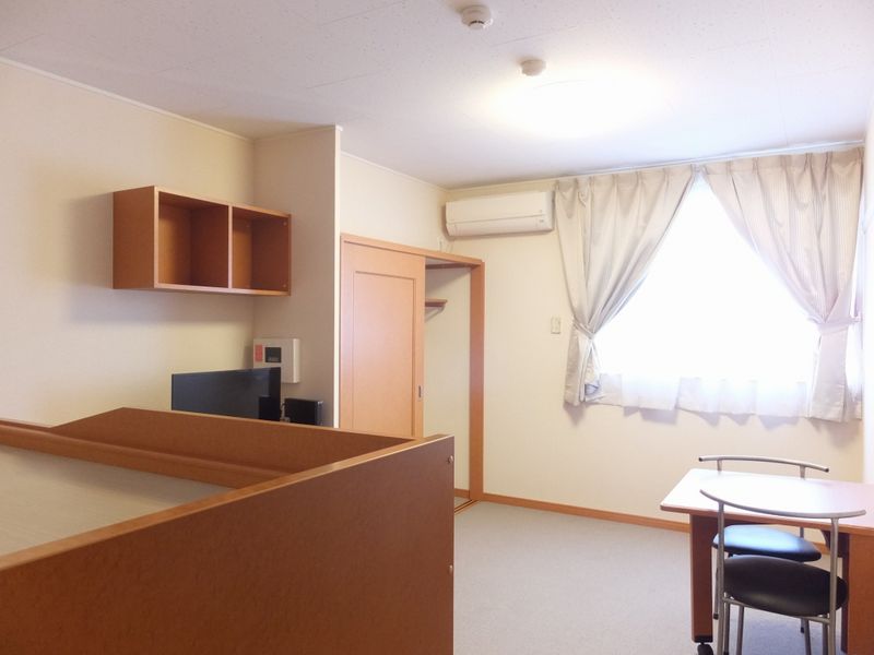 レオパレスキャノーラ 居間