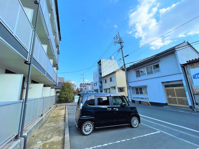 レオパレスフエータ 駐車場