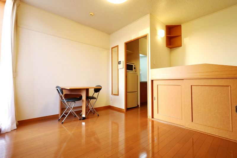 レオパレス東近江 居間