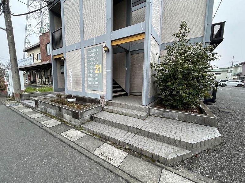 レオパレスシャルマン大塚 エントランス
