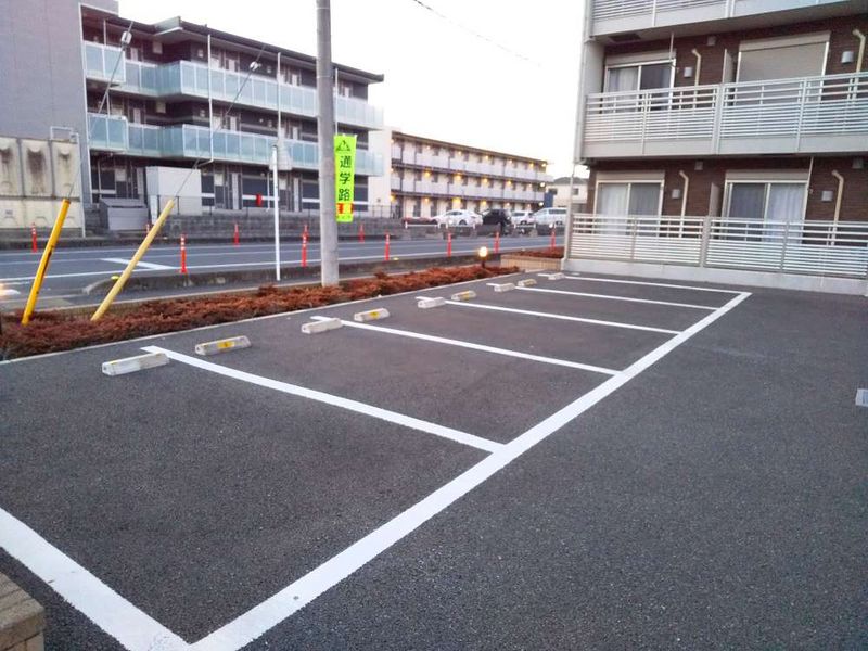 ミランダマリアライト 駐車場