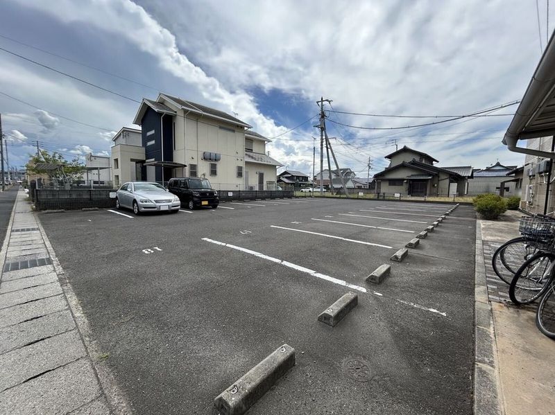レオパレスサンシャイン２６ 駐車場
