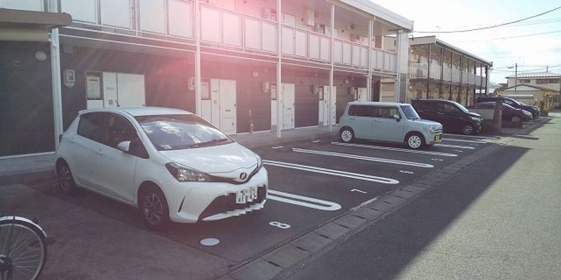 レオパレスＭＩＹＡＢＩ 駐車場
