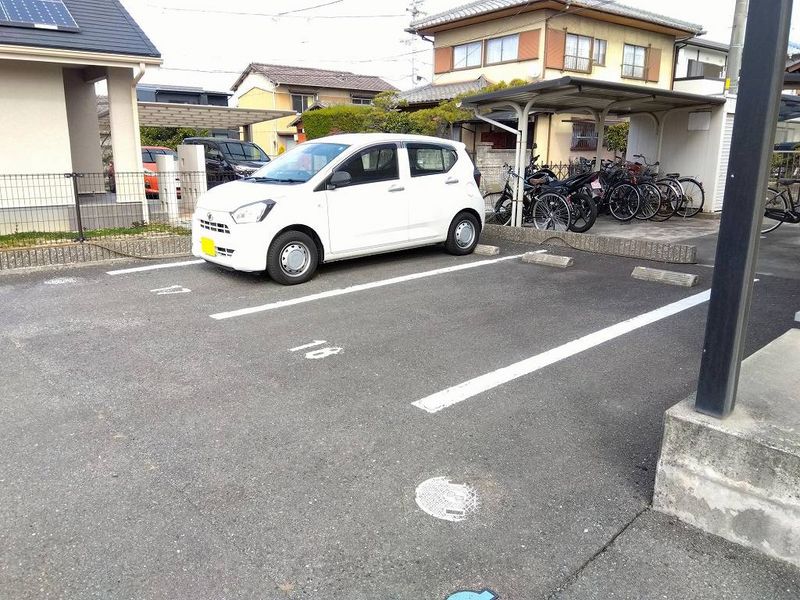 レオパレスやまきた 駐車場