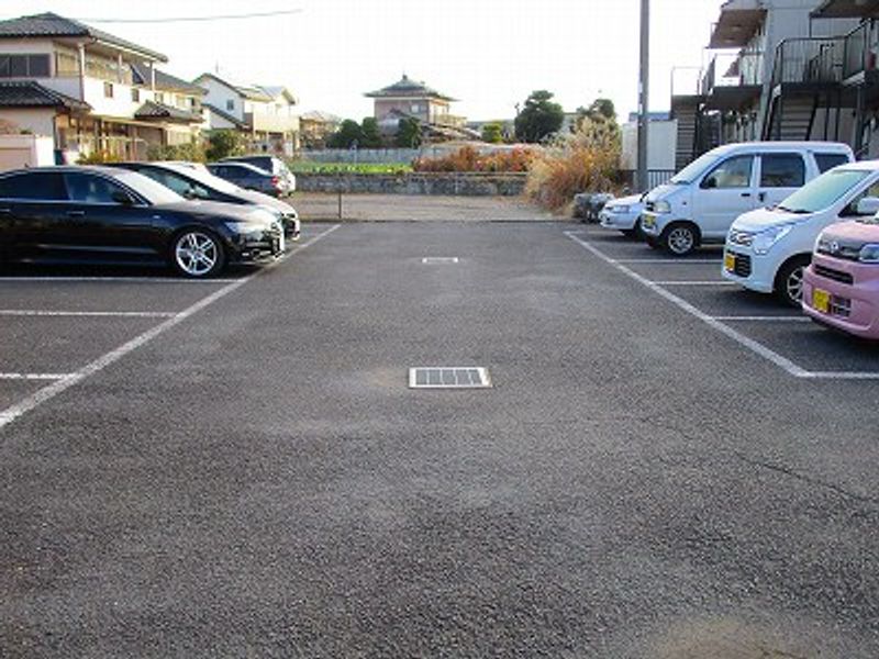 レオパレスアイビス 駐車場