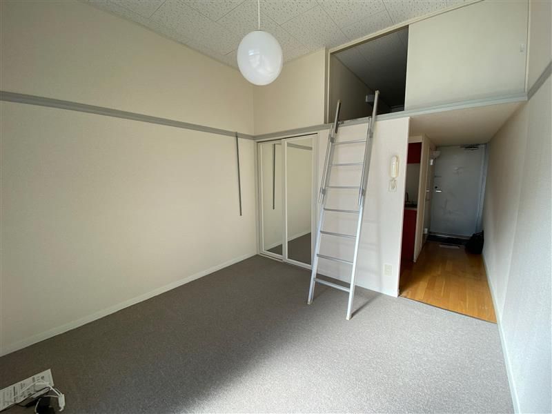 レオパレスけやき 居間