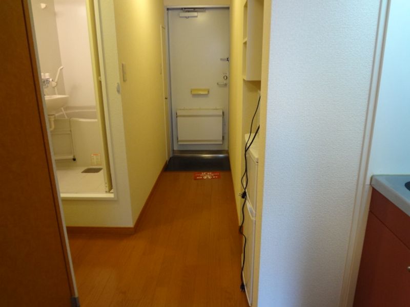 レオパレスなぐり 玄関