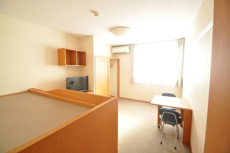 レオパレス式部 居間