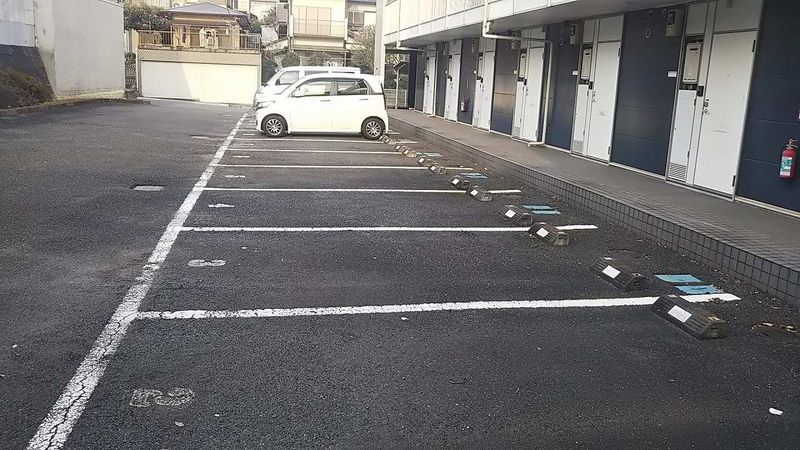 レオパレスリベェールヤマダ 駐車場