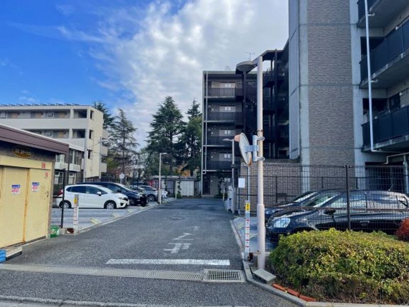 レオパレスパティオ 駐車場