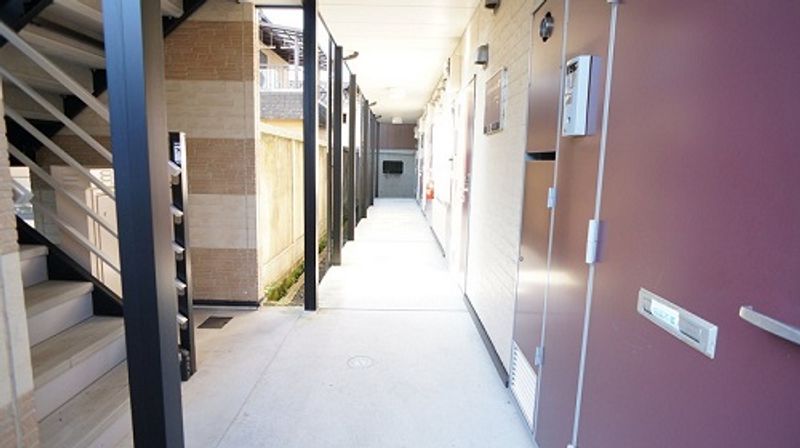 レオパレス平野屋 玄関