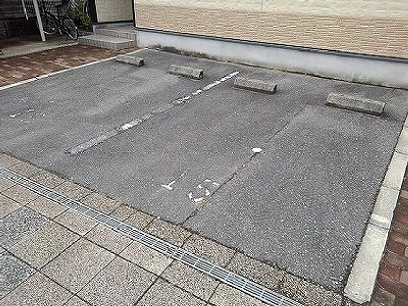 レオパレスＷＥＳＴ　１８ 駐車場
