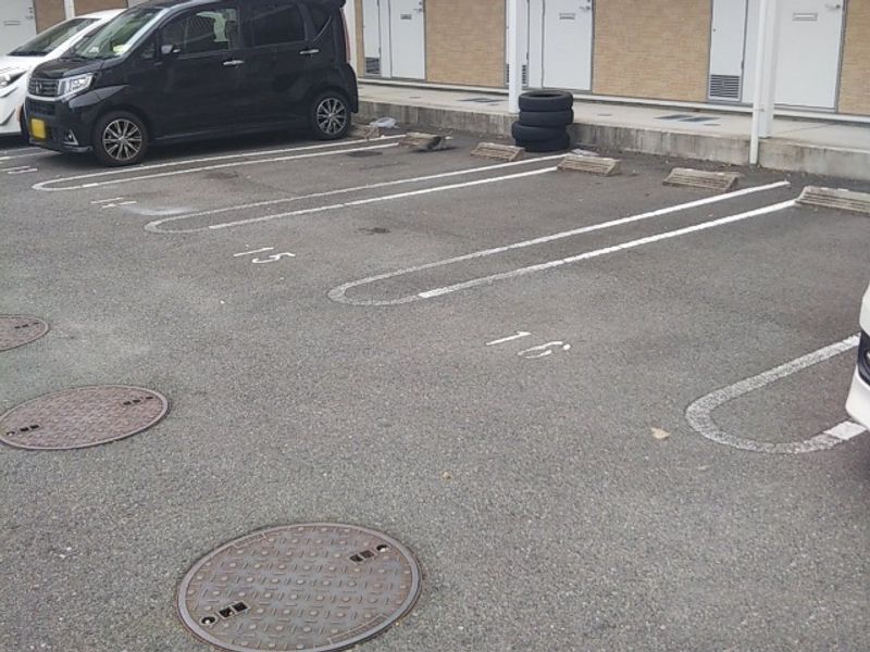 レオパレスつしま西 駐車場