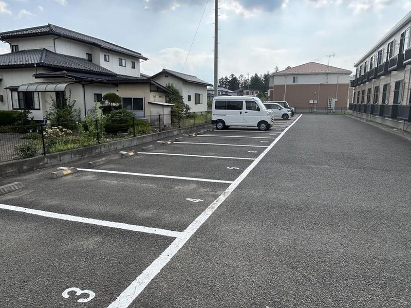 レオパレス舘 駐車場