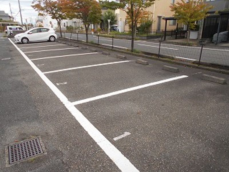 レオパレス雅 駐車場