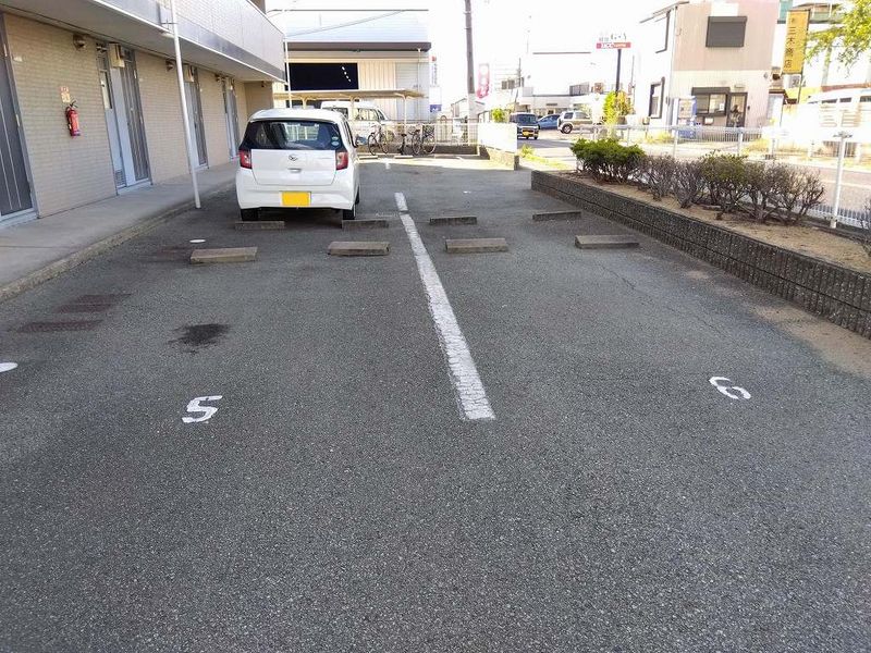 レオパレスＴ−アイランド 駐車場