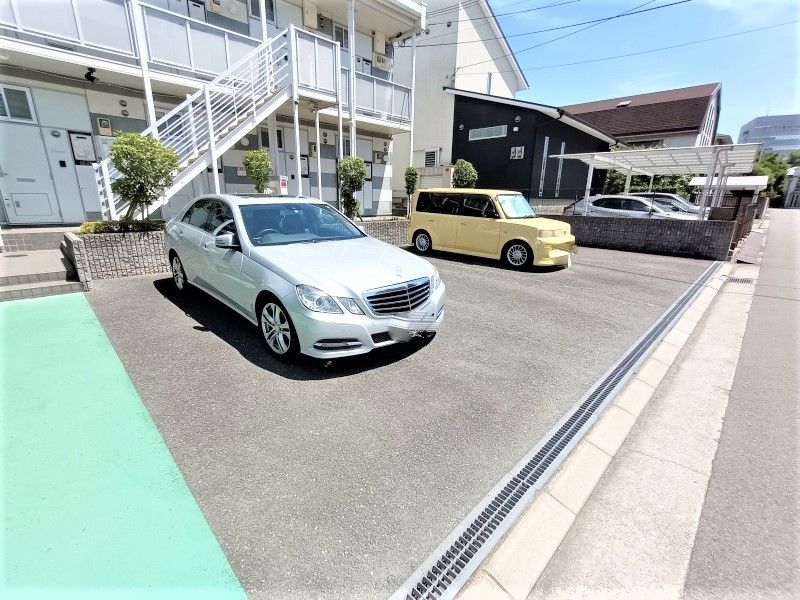 レオパレスＪ＆Ｓ 駐車場