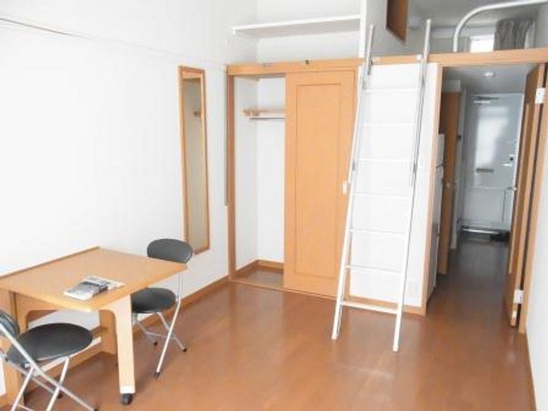 レオパレスプチベルク四番館 居間