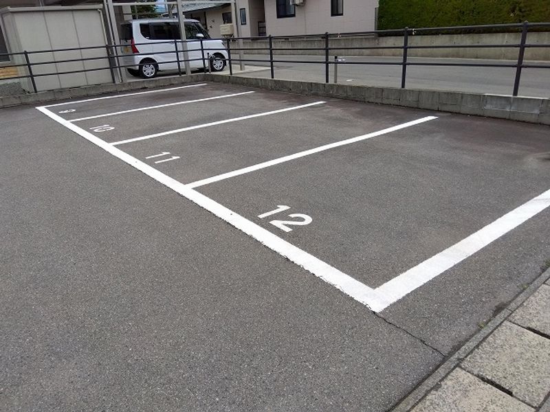 レオパレス松が岬 駐車場