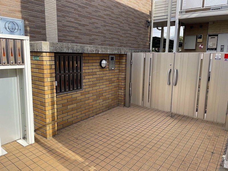 レオパレスハピネス光が丘 エントランス