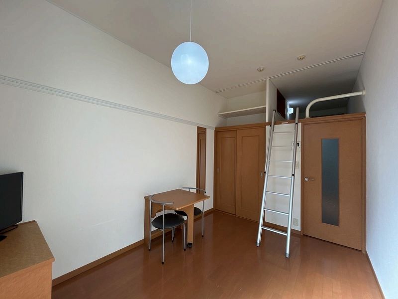 レオパレスミヤマエ 居間