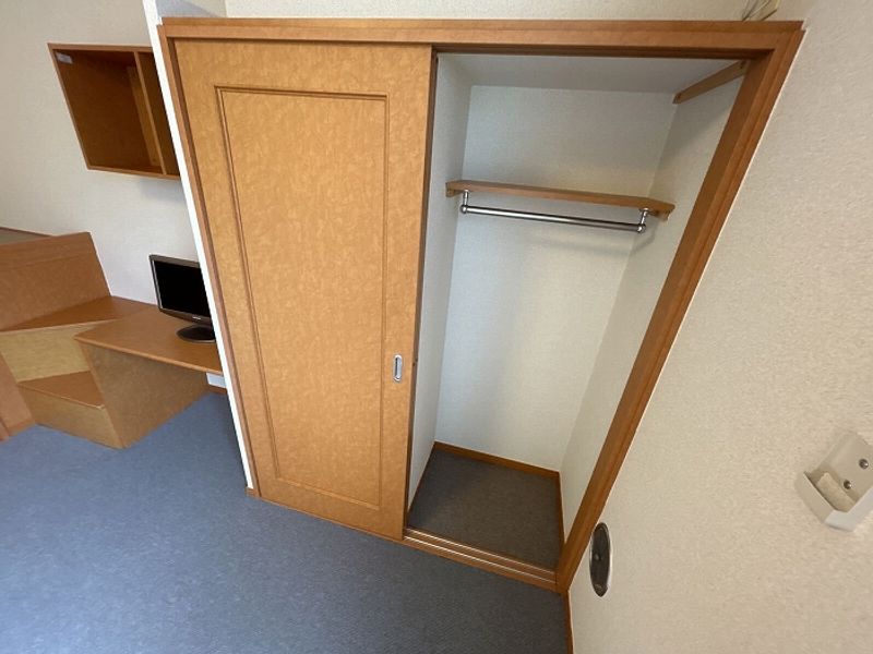 レオパレスリバーサイド西水元 収納