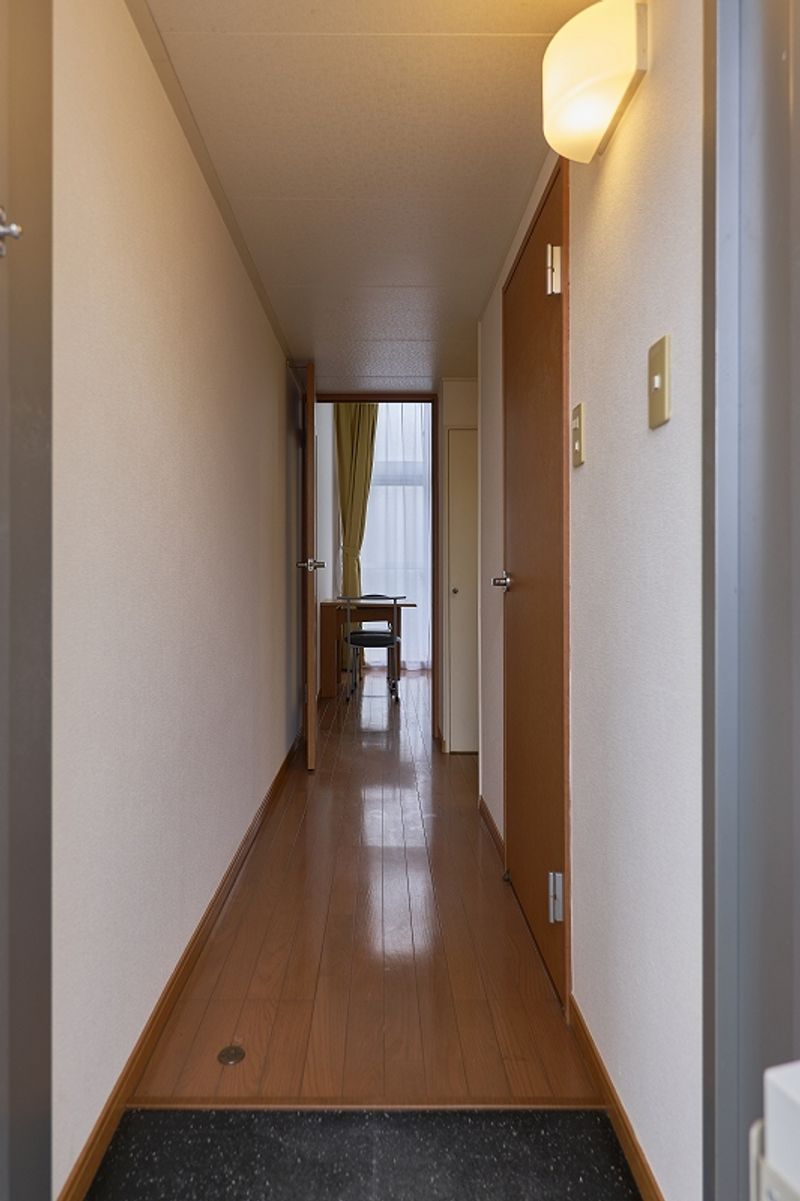 レオパレスあぶらや 玄関