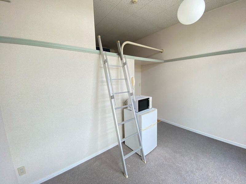 レオパレスタウンコート 居間