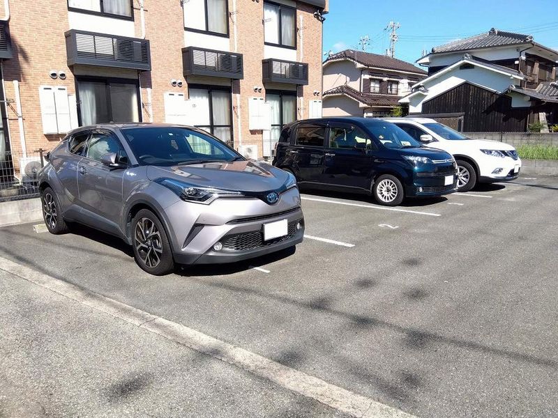 レオパレス赤れんが 駐車場