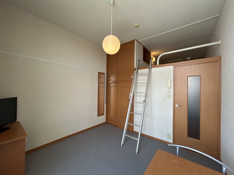 レオパレスアルコバレーノ 居間