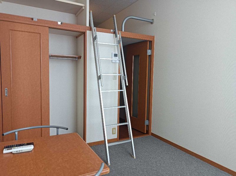 レオパレスジュネス紫原 居間