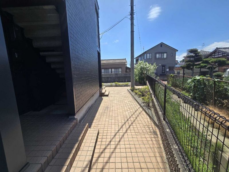 レオパレスウォーターロード エントランス