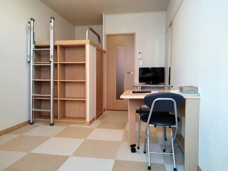 レオパレスＫウッズⅡ 居間