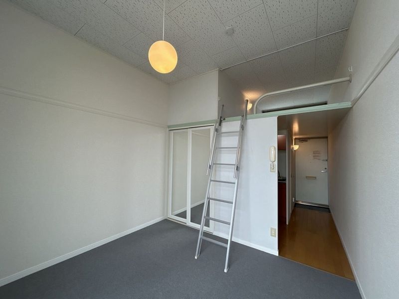 レオパレスブルーム 居間