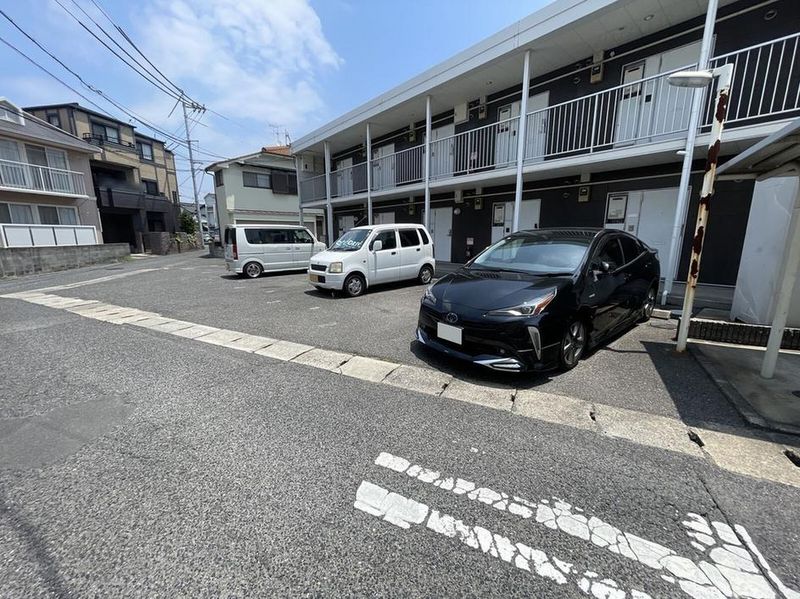 レオパレスラ・ホーレ 駐車場
