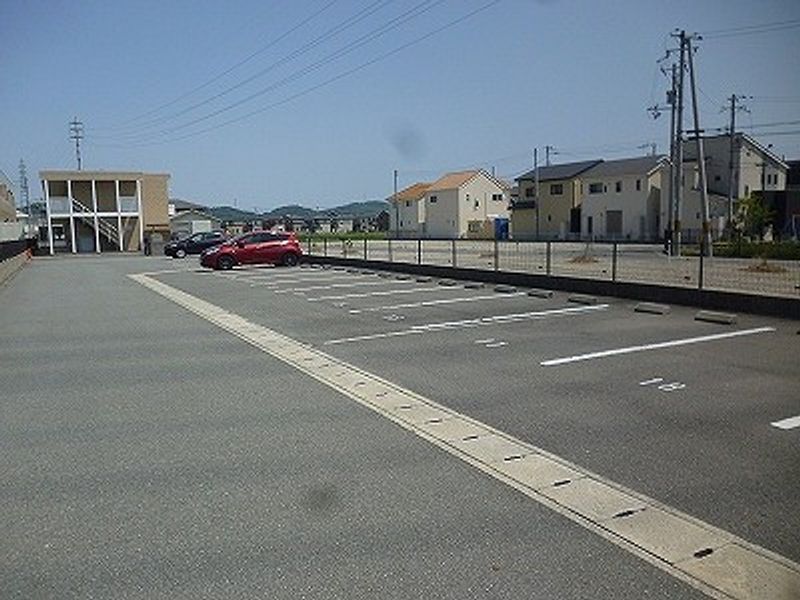 レオパレス北原 駐車場