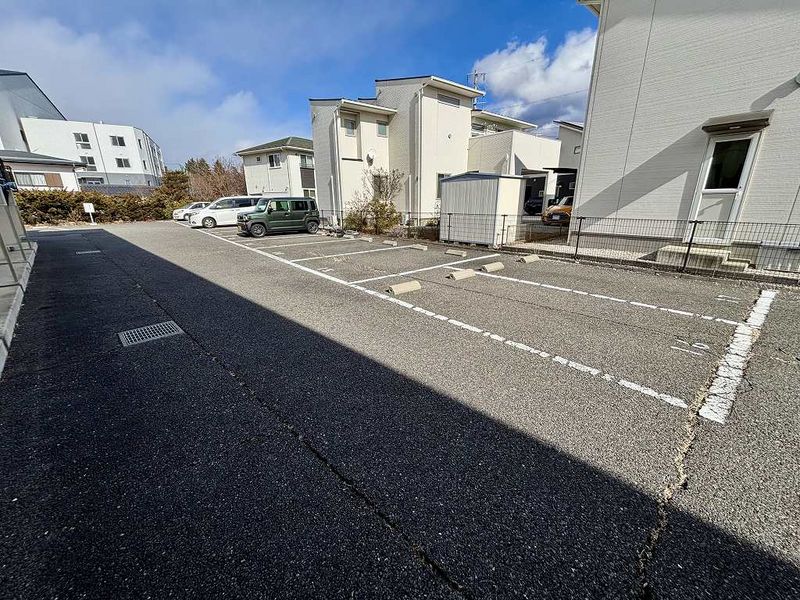 レオパレスオーセブン 駐車場