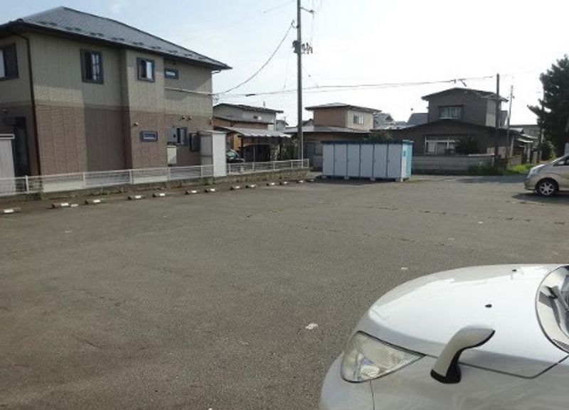 レオパレス葵 駐車場