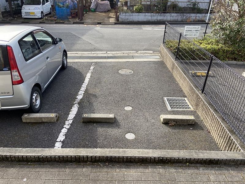 レオパレスプランタン 駐車場
