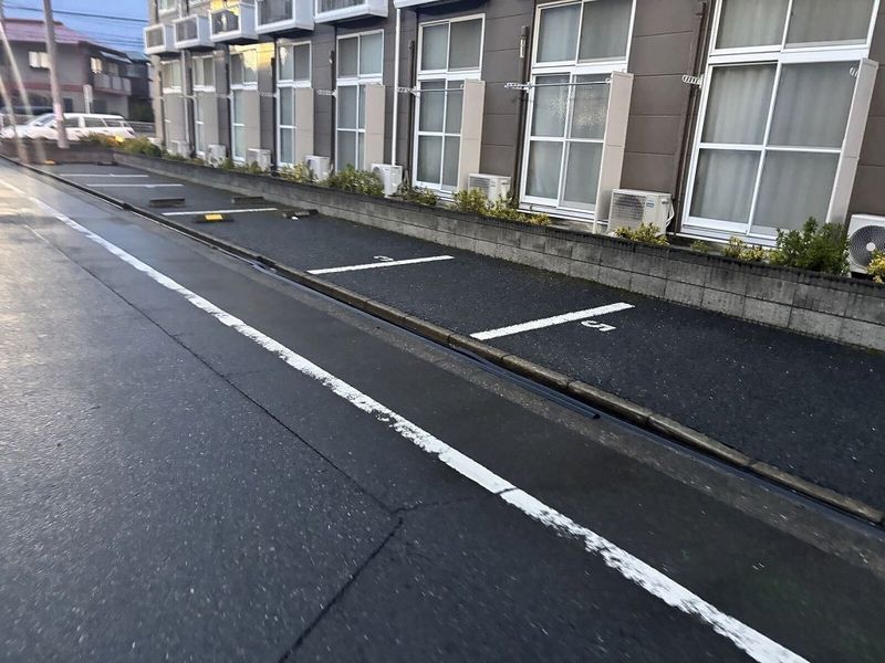 レオパレス柏座 駐車場