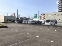 レオパレスアデッソⅢ 駐車場