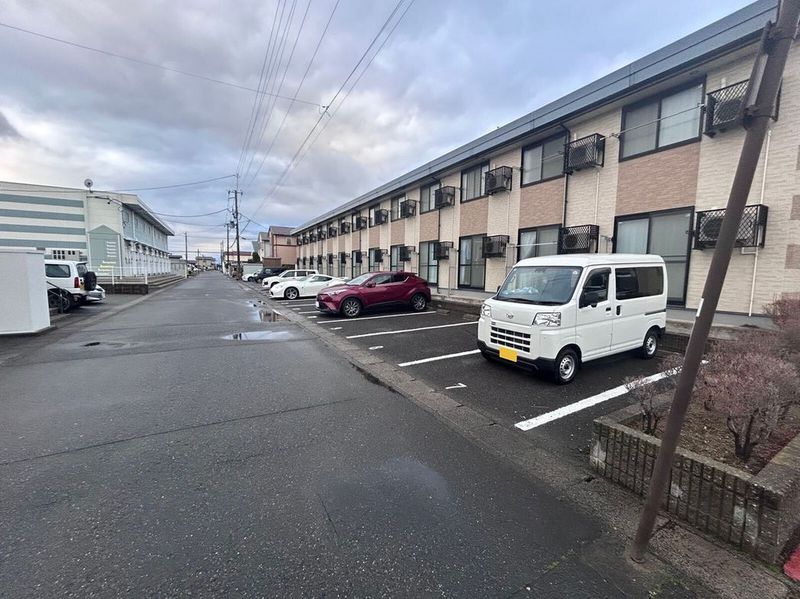 leopalace Riverside Asaka W 停车场