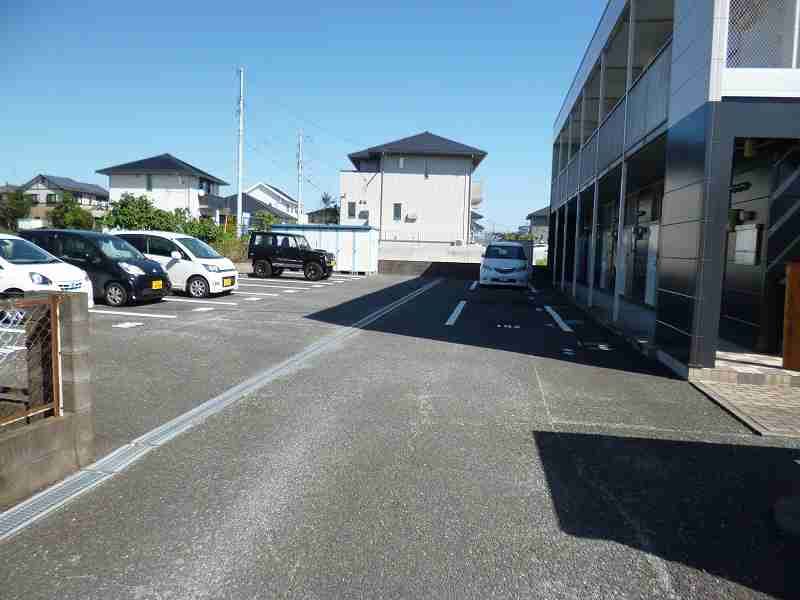 レオパレスタイガー 駐車場